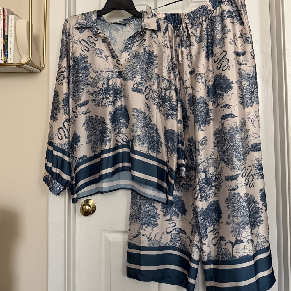Tahari Blue and Cream Patterned Co-ord Set